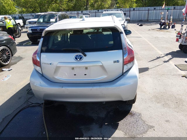 Toyota Prius C Two 2016 JTDKDTB33G1115251 Image 16
