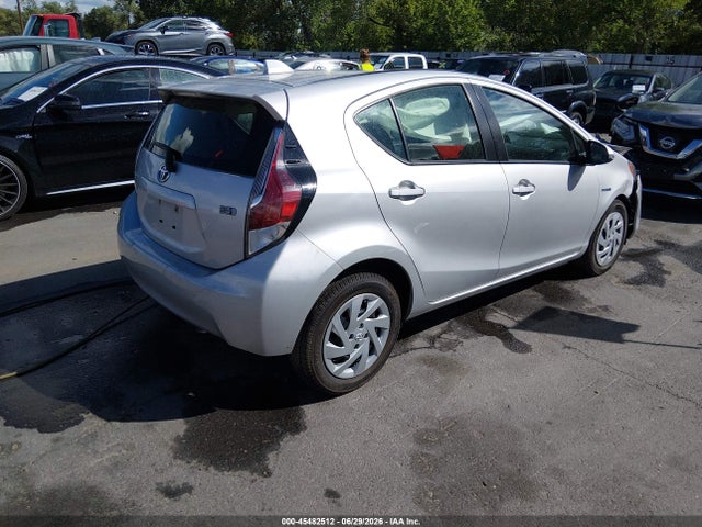 Toyota Prius C Two 2016 JTDKDTB33G1115251 Image 4