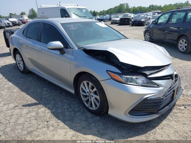 Продажа на аукционе авто 2021 Toyota Camry Le, vin: 4T1C11AK7MU558096, номер лота: 45482593