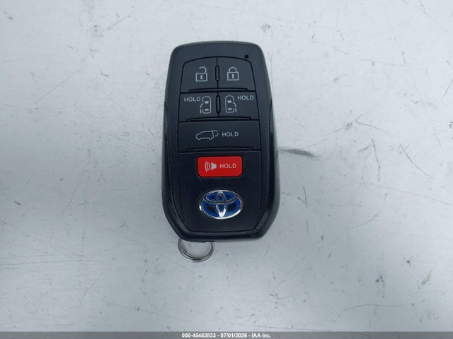 5TDDRKEC2MS068244 Toyota Sienna Xse