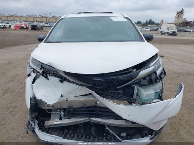 5TDDRKEC2MS068244 Toyota Sienna Xse