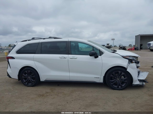 5TDDRKEC2MS068244 Toyota Sienna Xse
