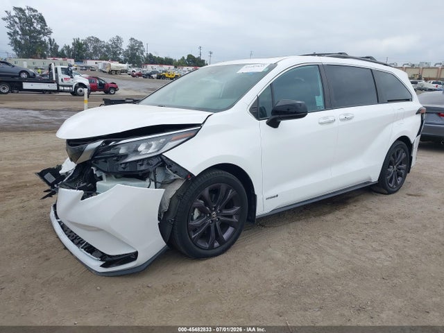 5TDDRKEC2MS068244 Toyota Sienna Xse
