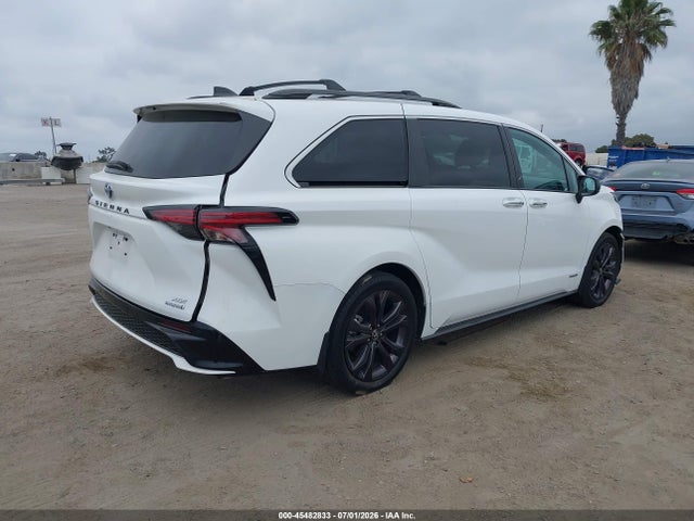 5TDDRKEC2MS068244 Toyota Sienna Xse
