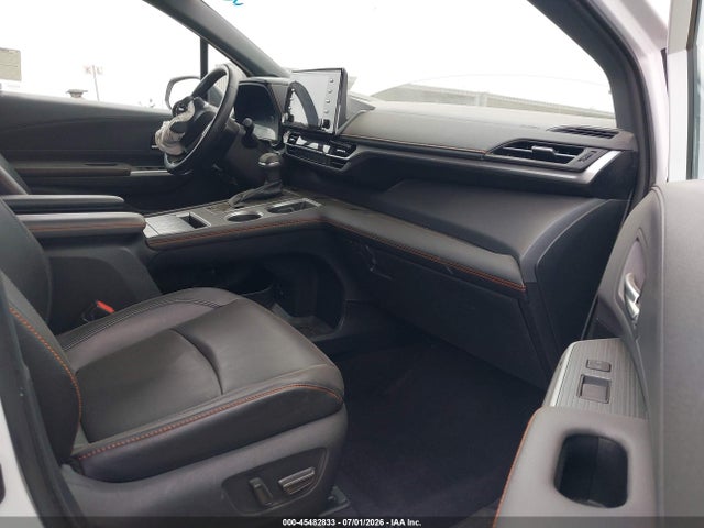 5TDDRKEC2MS068244 Toyota Sienna Xse