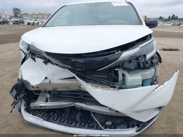 5TDDRKEC2MS068244 Toyota Sienna Xse