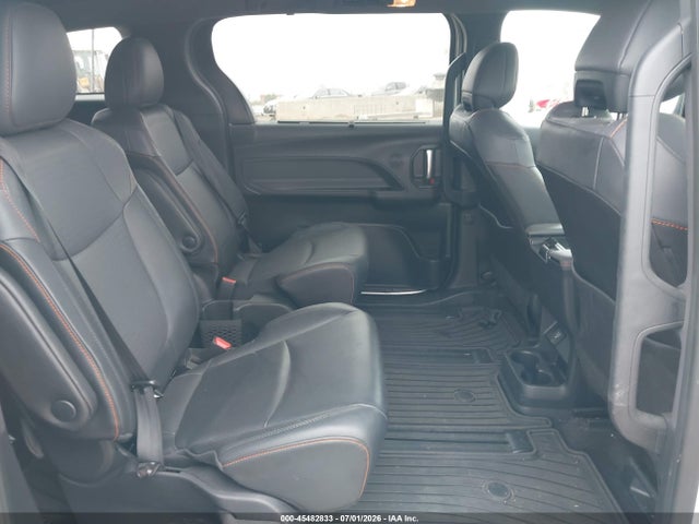 5TDDRKEC2MS068244 Toyota Sienna Xse