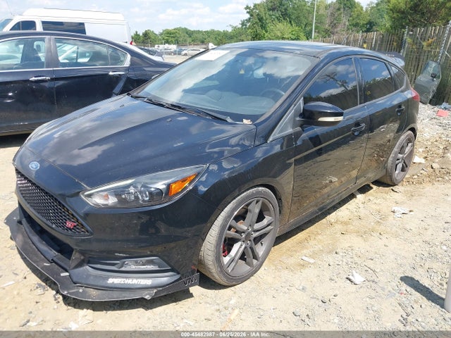 45482987 :رقم المزاد ، 1FADP3L90JL285264 vin ، 2018 Ford Focus St مزاد بيع