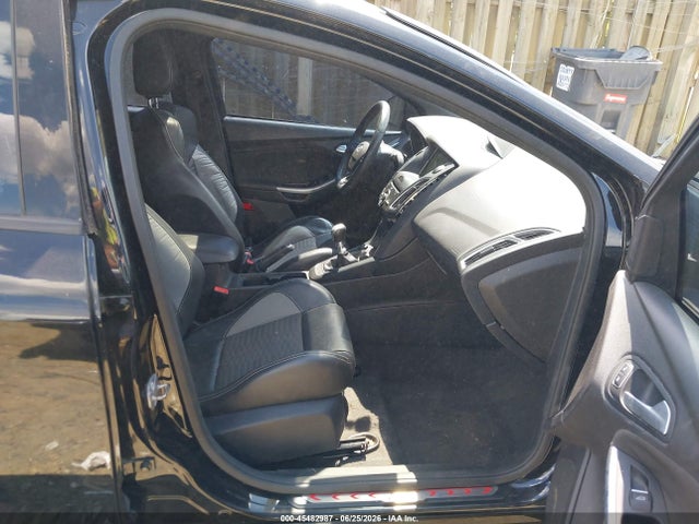 45482987 :رقم المزاد ، 1FADP3L90JL285264 vin ، 2018 Ford Focus St مزاد بيع