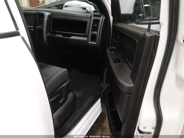 3C6RR6KG4NG210640 RAM 1500 Classic Tradesman 4x2 5&#039;7 Box
