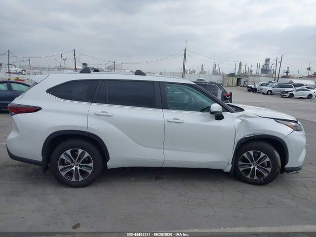 Toyota Highlander Xle 2024 5TDKDRAH2RS053430 Image 13