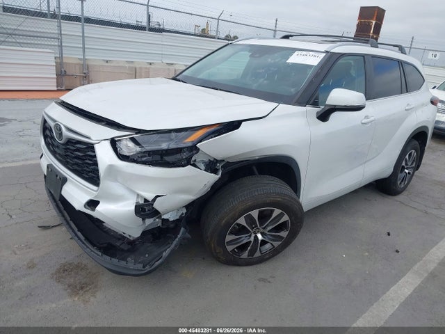 Toyota Highlander Xle 2024 5TDKDRAH2RS053430 Image 2