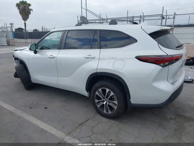 Toyota Highlander Xle 2024 5TDKDRAH2RS053430 Image 3