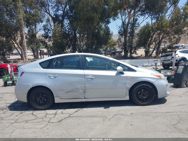 Toyota Prius Three 2015 JTDKN3DUXF0446738 Image 14