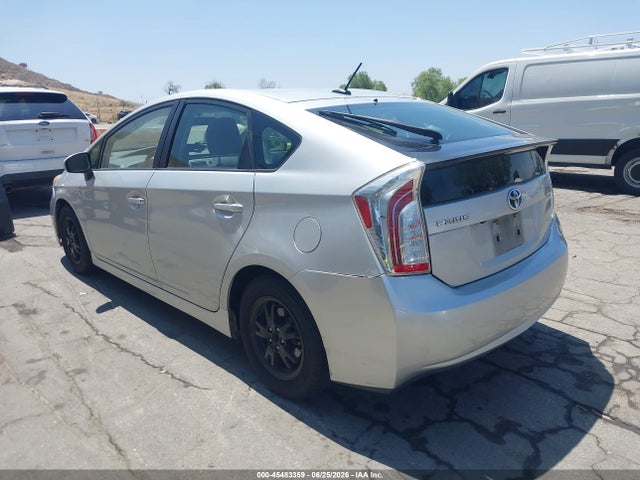 Toyota Prius Three 2015 JTDKN3DUXF0446738 Image 3
