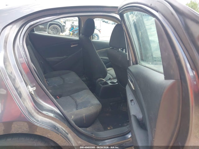 3MYDLBYV9KY507493 Toyota YARIS LE