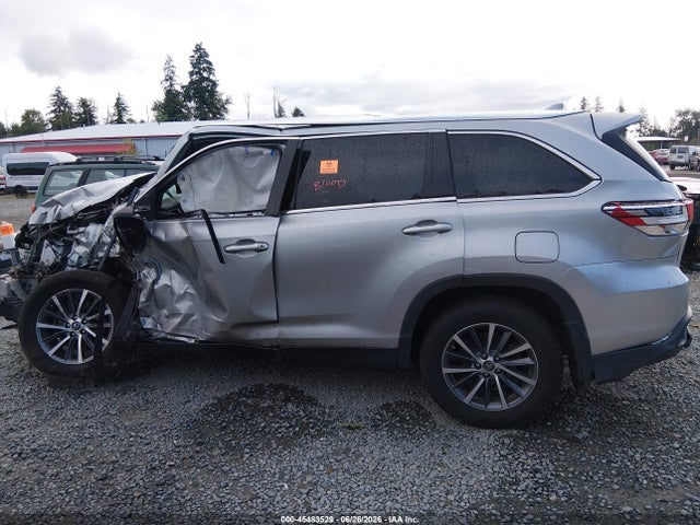 5TDJZRFH1KS982021 Toyota Highlander Xle