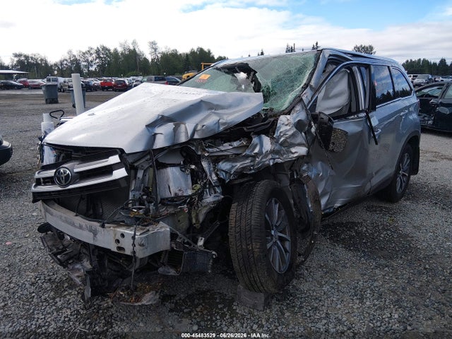 5TDJZRFH1KS982021 Toyota Highlander Xle