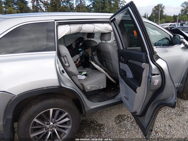 5TDJZRFH1KS982021 Toyota Highlander Xle