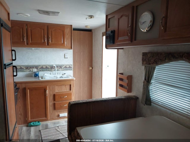Auction sale of the 2002 Keystone Rv Travel Trailer, vin: 4YDT2802X22032059, lot number: 45484094