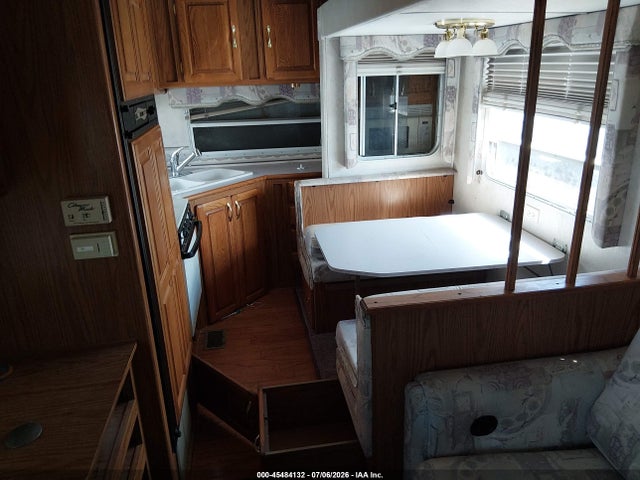 Продаж на аукціоні авто 2000 Jayco Designer 2930 5th Whl Travel Trailer, vin: 1UJCJ02P7Y1KV0202, номер лоту: 45484132