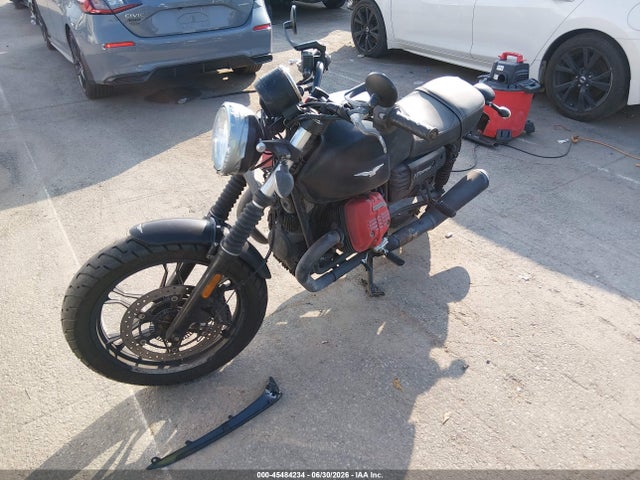 Moto Guzzi V7 Iii Stone 2017 ZGULDU003HM000195 Image 2