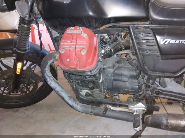 Moto Guzzi V7 Iii Stone 2017 ZGULDU003HM000195 Image 9