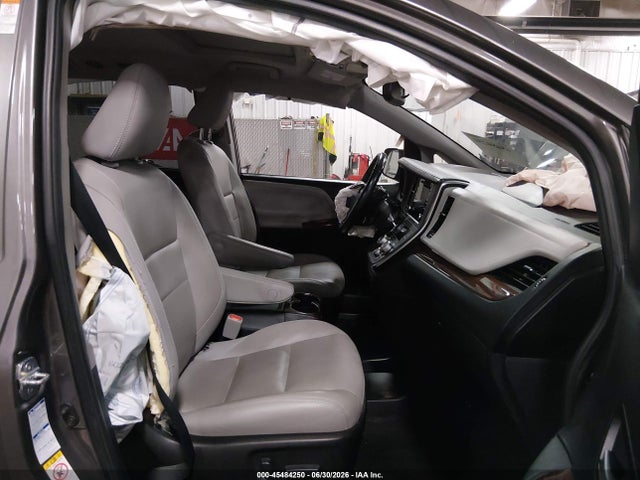 45484250 :رقم المزاد ، 5TDDZ3DC9JS199545 vin ، 2018 Toyota Sienna Limited 7 Passenger مزاد بيع