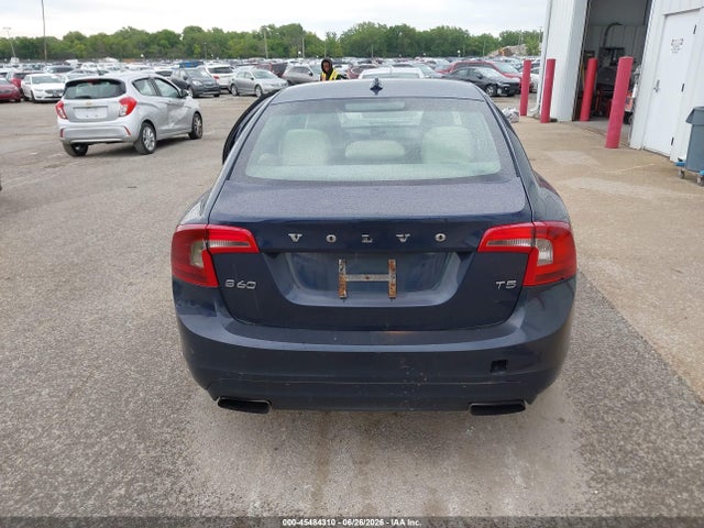 2014 Volvo S60 T5 მანქანა იყიდება აუქციონზე, vin: YV1612FS5E2285151, აუქციონის ნომერი: 45484310