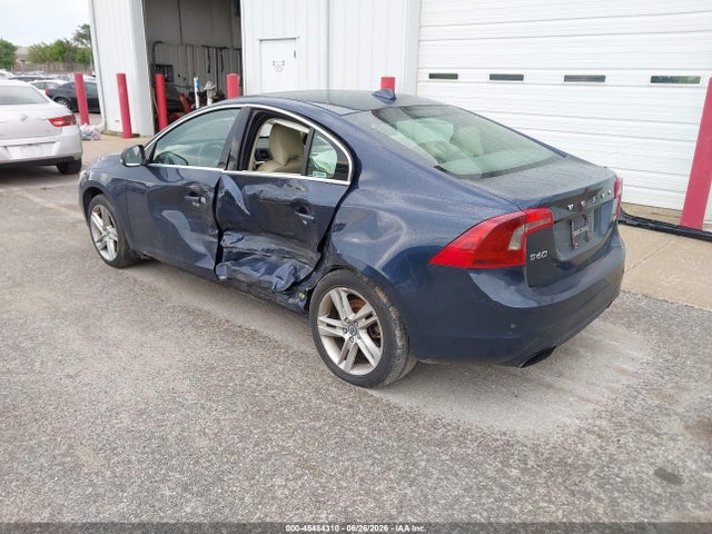2014 Volvo S60 T5 მანქანა იყიდება აუქციონზე, vin: YV1612FS5E2285151, აუქციონის ნომერი: 45484310