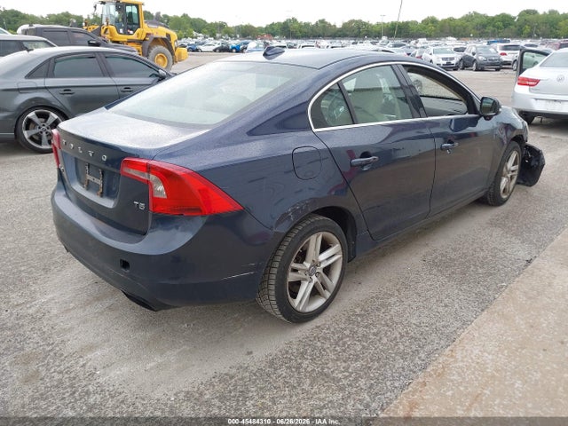 2014 Volvo S60 T5 მანქანა იყიდება აუქციონზე, vin: YV1612FS5E2285151, აუქციონის ნომერი: 45484310