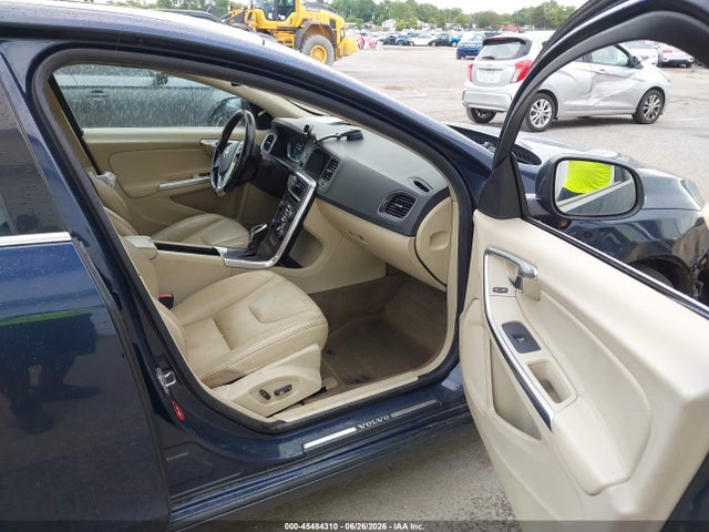 2014 Volvo S60 T5 მანქანა იყიდება აუქციონზე, vin: YV1612FS5E2285151, აუქციონის ნომერი: 45484310