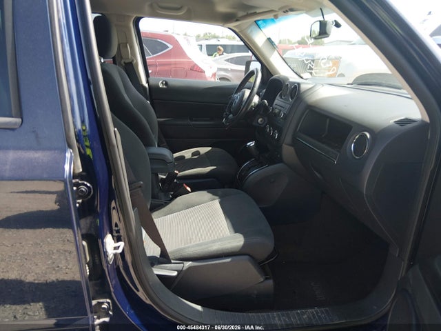 1C4NJPFA0GD599738 Jeep Patriot Latitude