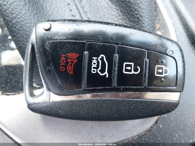 2016 Hyundai Santa Fe Sport 2.4l მანქანა იყიდება აუქციონზე, vin: 5XYZU3LB0GG376485, აუქციონის ნომერი: 45484443