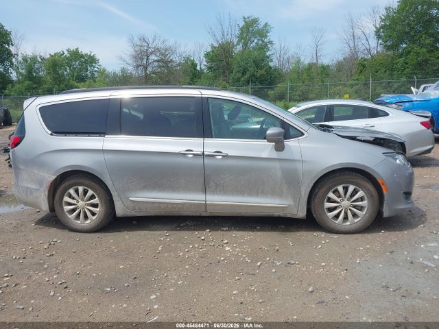45484471 :رقم المزاد ، 2C4RC1BG4HR734303 vin ، 2017 Chrysler Pacifica Touring-l مزاد بيع
