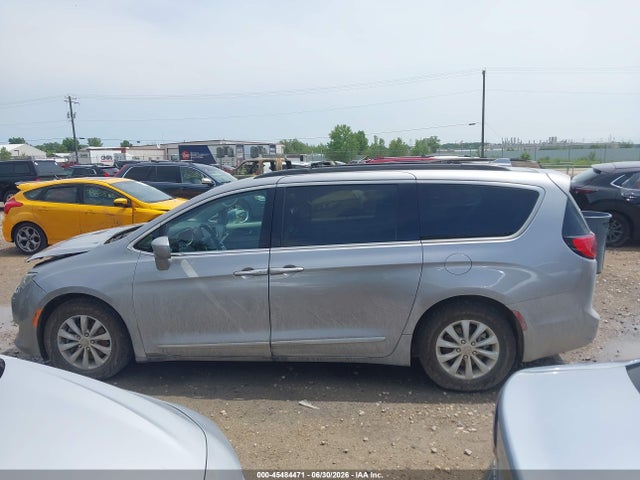 45484471 :رقم المزاد ، 2C4RC1BG4HR734303 vin ، 2017 Chrysler Pacifica Touring-l مزاد بيع