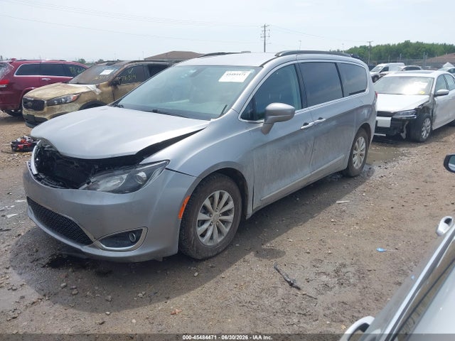 45484471 :رقم المزاد ، 2C4RC1BG4HR734303 vin ، 2017 Chrysler Pacifica Touring-l مزاد بيع