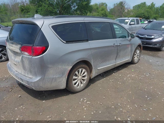 45484471 :رقم المزاد ، 2C4RC1BG4HR734303 vin ، 2017 Chrysler Pacifica Touring-l مزاد بيع