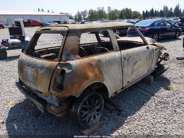 45484542 :رقم المزاد ، WMWRE33435TD93152 vin ، 2005 Mini Cooper S مزاد بيع