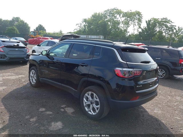 Jeep Compass Latitude 4x4 2025 3C4NJDBN4ST561021 Image 3