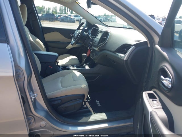 1C4PJMAB5HW664225 Jeep Cherokee Sport