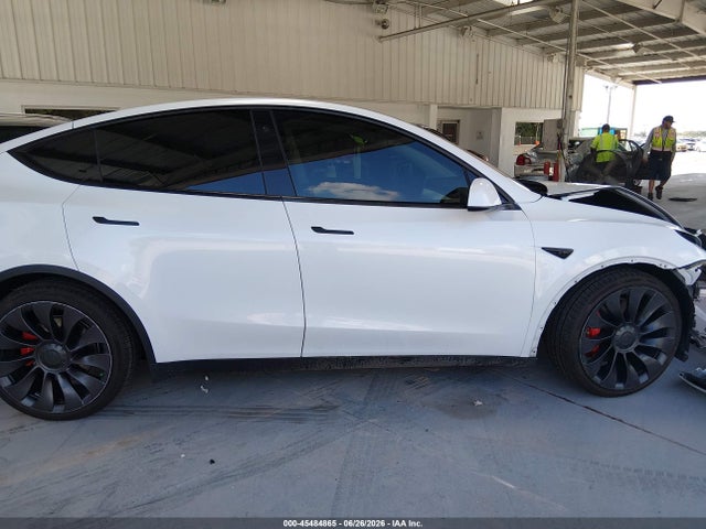 45484865 :رقم المزاد ، 7SAYGDEF6NF379777 vin ، 2022 Tesla Model Y Performance Dual Motor All-wheel Drive مزاد بيع