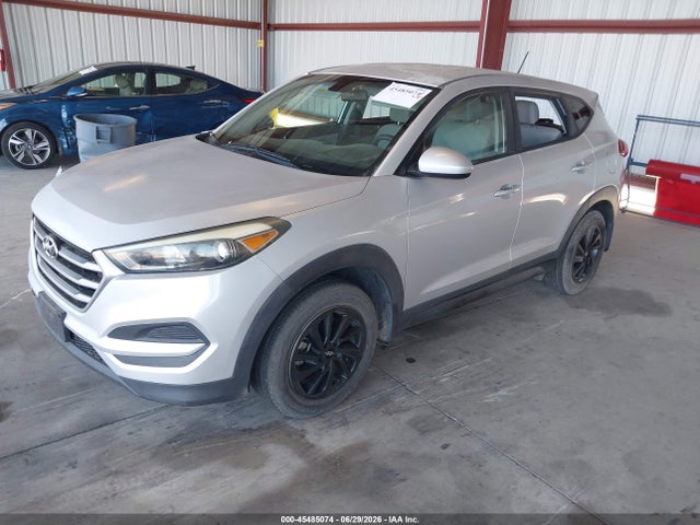 Hyundai TUCSON SE 2017 KM8J23A49HU569852 Image 2