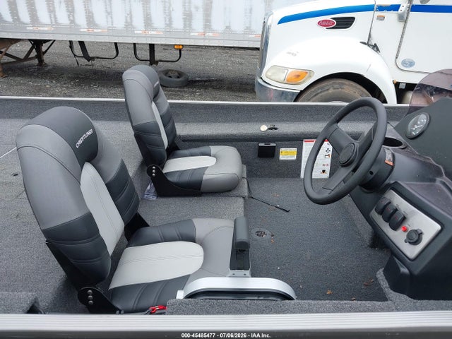 Crestliner 17' 2025 CRC10744D525 Image 15
