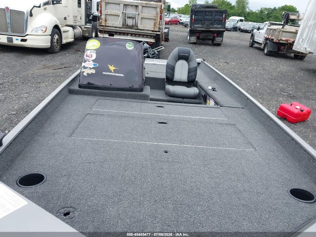 Crestliner 17' 2025 CRC10744D525 Image 19