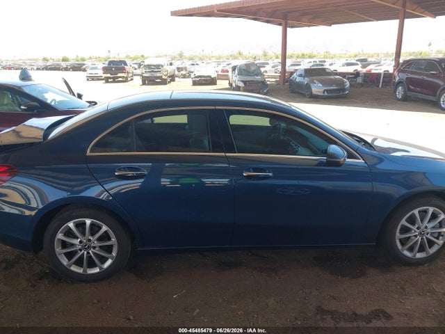 WDD3G4EB5KW020891 Mercedes-Benz A 220