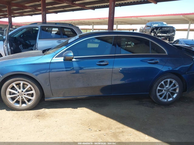 WDD3G4EB5KW020891 Mercedes-Benz A 220