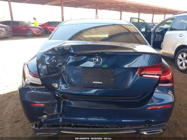 WDD3G4EB5KW020891 Mercedes-Benz A 220