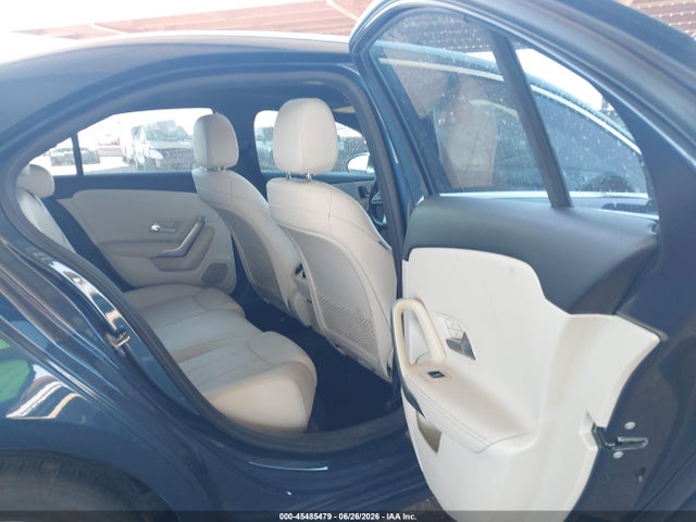 WDD3G4EB5KW020891 Mercedes-Benz A 220