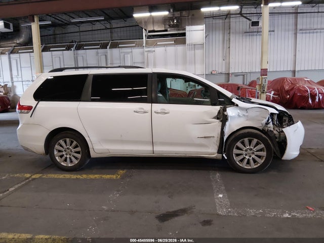 45485596 :رقم المزاد ، 5TDDK3DC9BS026436 vin ، 2011 Toyota Sienna Xle مزاد بيع